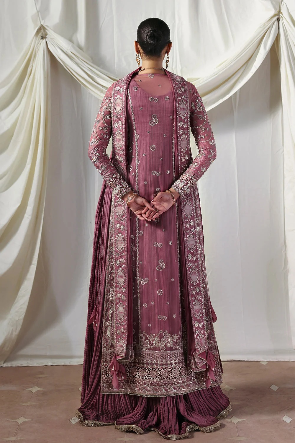 ISOLDE - SORAYA clothing in mauve tones.